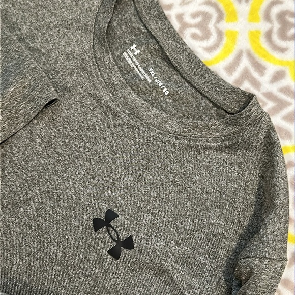 Under Armour kids YXL gray black long sleeved t-shirt play cond READ DESCRIPTION - Picture 3 of 9